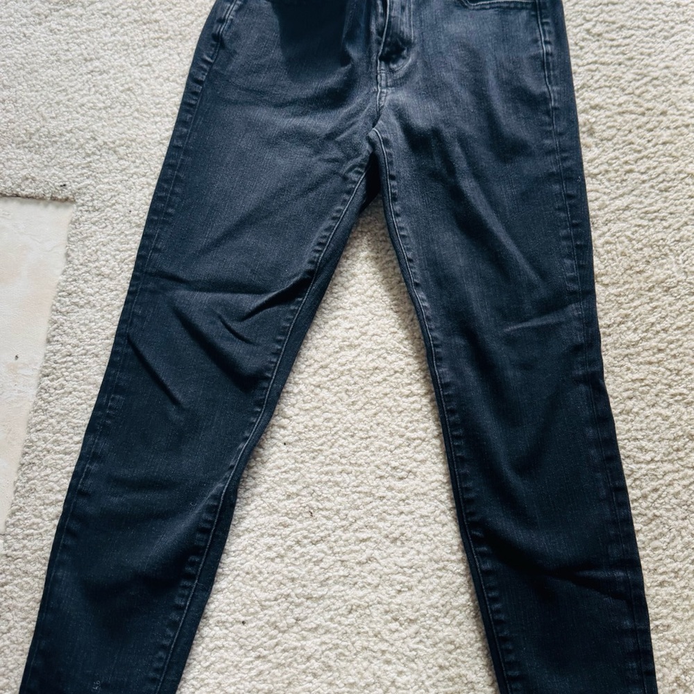 American Eagle Outfitters women’s Black Skinny Jeans (size 6 short)